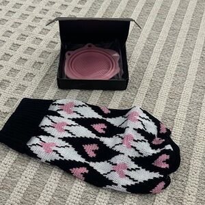 Pet sweater with travel bowl